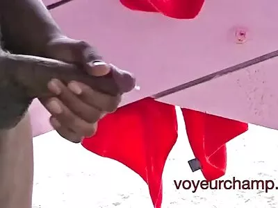 Sexy ਕਿਸ਼ੋਰ ਬੇਬੇ ਕੁੱਕੜ 'ਤੇ impaled