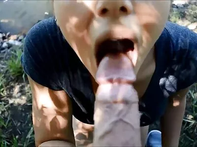 ਸੁੰਦਰ ਨੌਜਵਾਨ ਉਸ ਦੀ ਚੂਤ ਨੂੰ Fucks