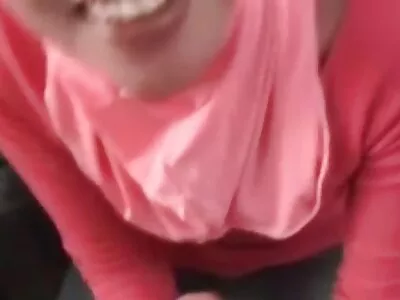 Cutie ਕੁੱਕੜ ਅਤੇ Fucks ਚੂਸਦਾ ਹੈ